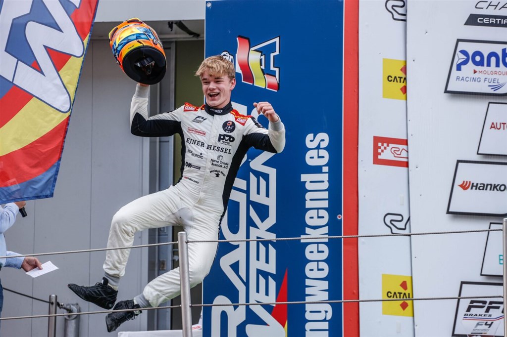 Sebastian Øgaard sikrer andenpladsen i spansk Formel 4.
(Foto: F4 Spain)